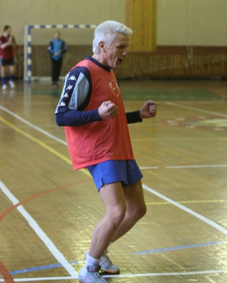 Файл:Владимир Литвин в позе YES!.jpg