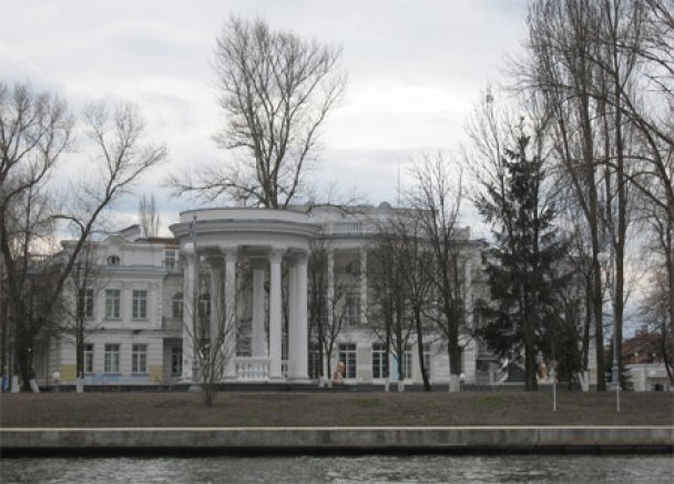 Файл:Домик Порошенко 5.png