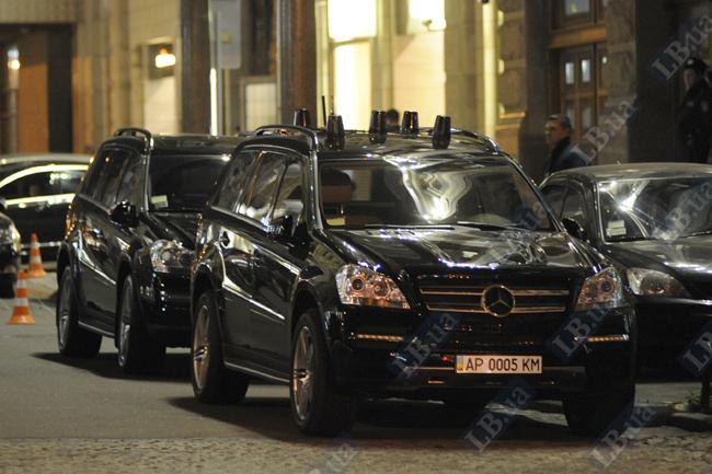 Файл:Иванющенко кортеж.jpg