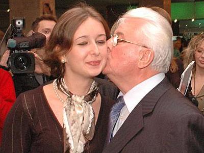 Файл:Леонид Кравчук с внучкой Машей.jpg