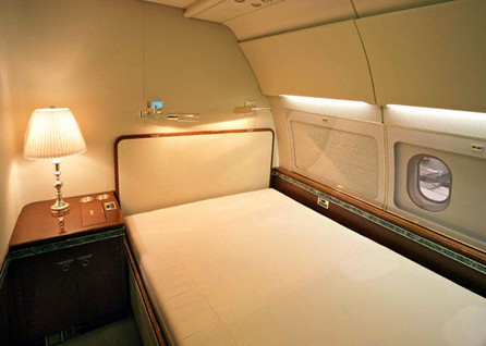 Файл:Янукович - самолет 3.jpg