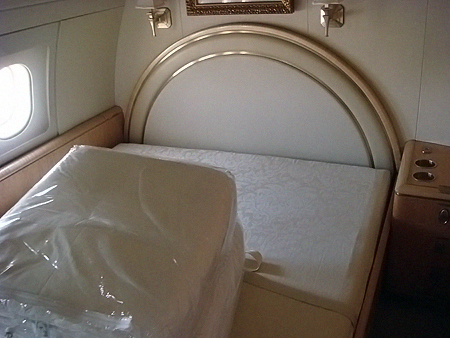 Файл:Янукович - самолет 5.jpg