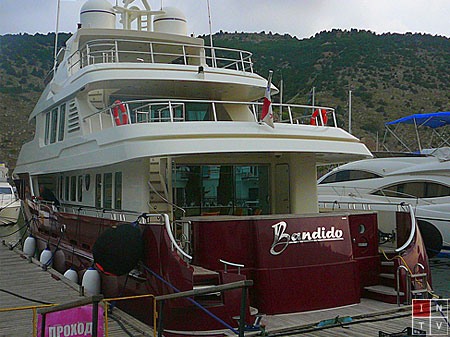 Файл:Яхта Януковича.jpg