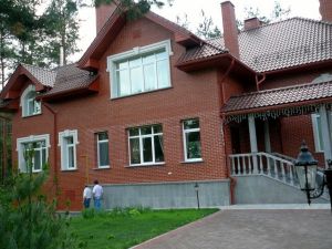 Азаров имения КЗ 3.jpg