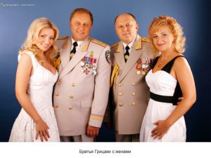 Грицаки с женами копия.jpg