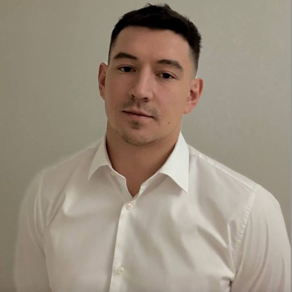 Файл:Дегтяр Артем.jpg