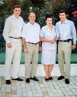 Кличко и родители.jpg
