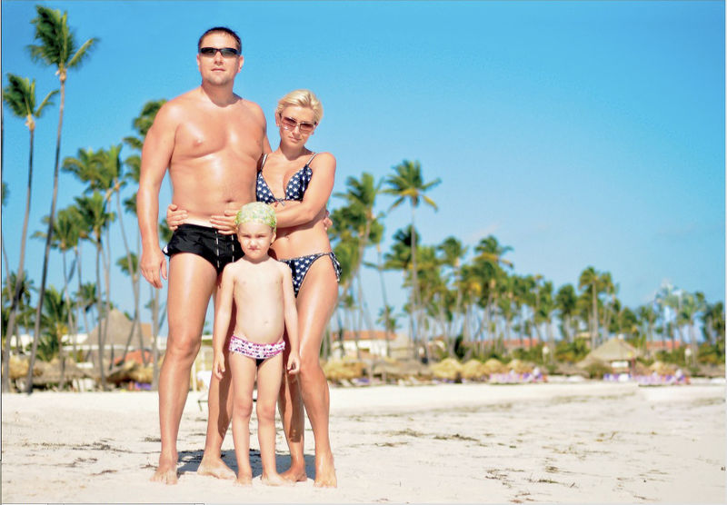 Файл:Стогний с семьей.jpg